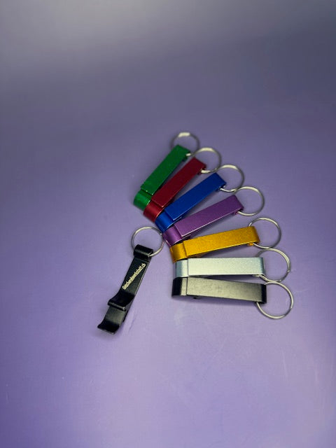 Flaschenöffner bunt – Robust & personalisierbar mit Gravur 🇨🇭
